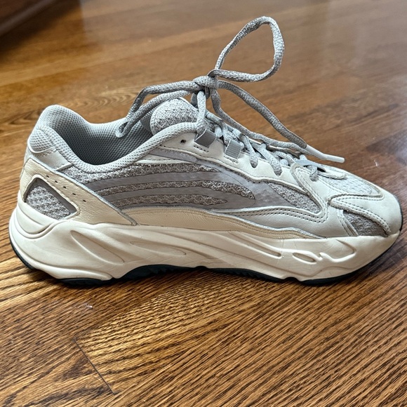 Yeezy Boost 700 V2 Static - Picture 7 of 13